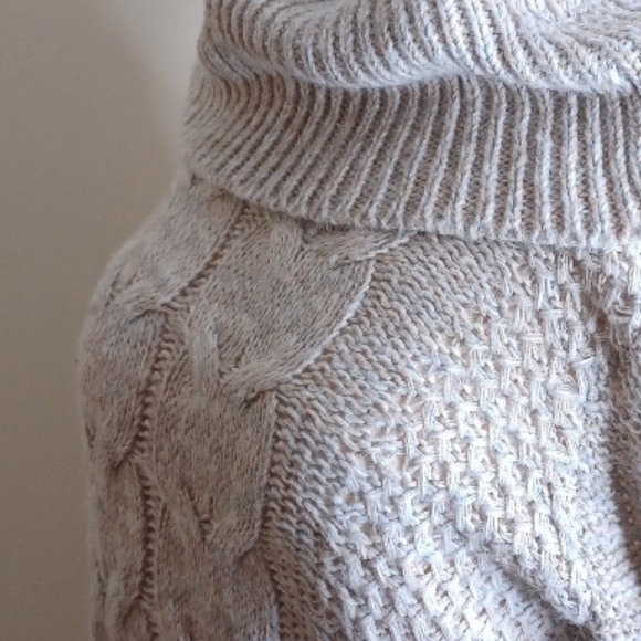 Women's ELLE Sweater. Size Large. Color Oatmeal. - Picture 4 of 16